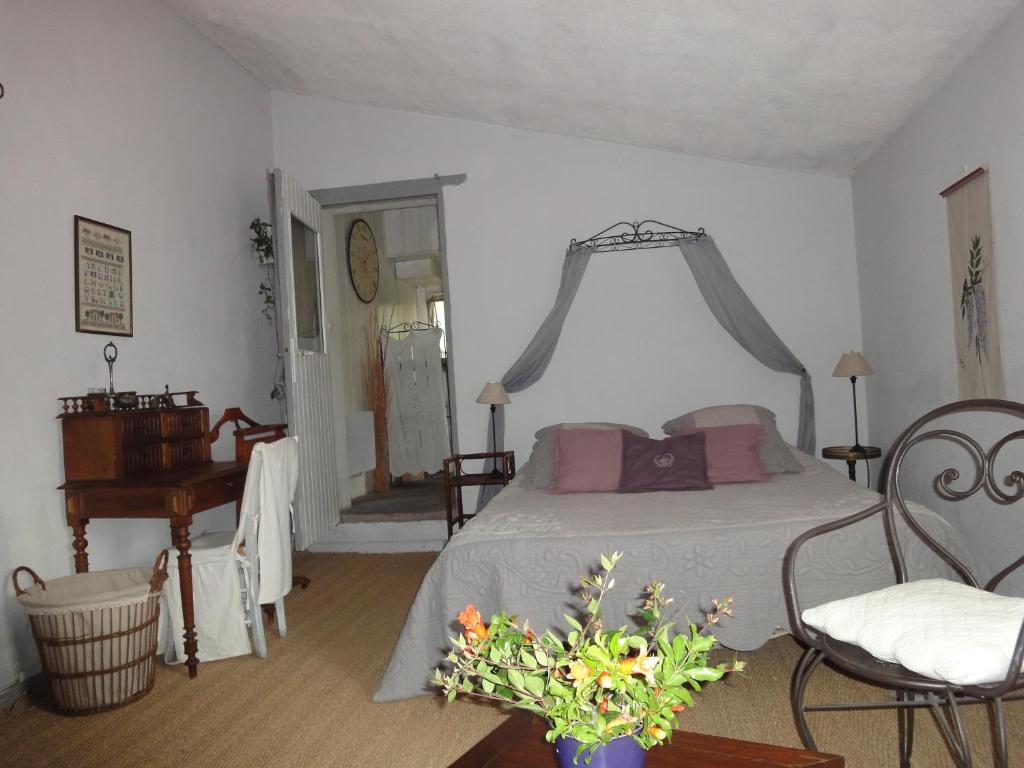 Mas Les Micocouliers Bed & Breakfast *